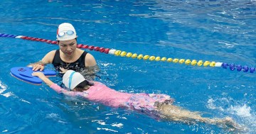 8 lợi ích của bơi lội đối với trẻ em phát triển toàn diện