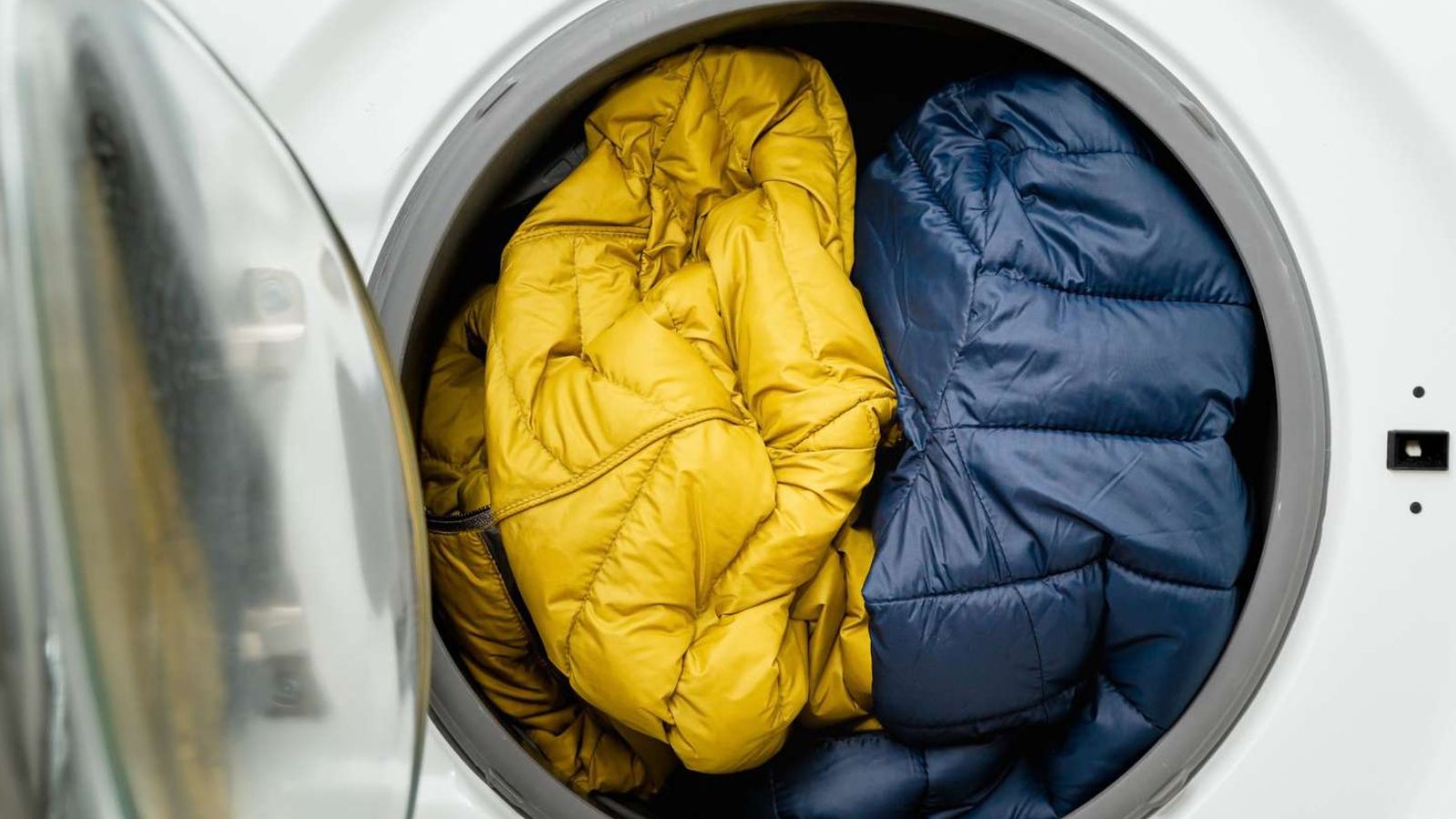 C&aacute;ch giặt &aacute;o phao bằng m&aacute;y giặt