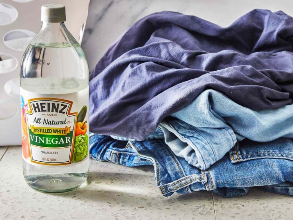 cách giữ màu quần áo đen bền lâu bạc